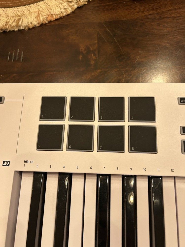 Arturia KeyLab Essentials 49 mk3 Midi Controller/Keyboard 49-Key