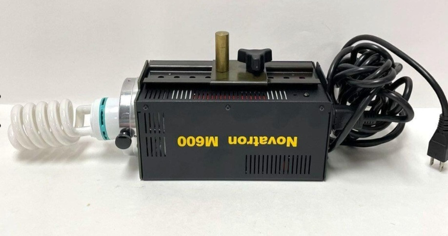 Novatron M600  Monolight - Works Great
