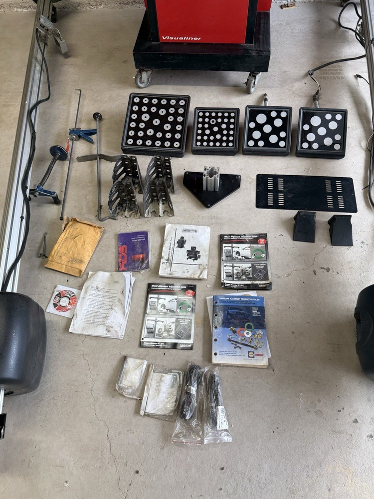 Snap on/ John Bean EEWA550A Wheel Aligner System With Accessories ￼