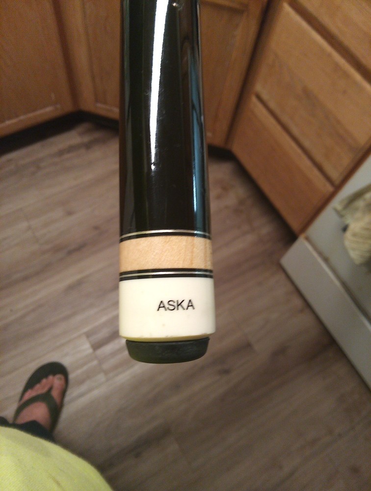 Aska Pool Cue