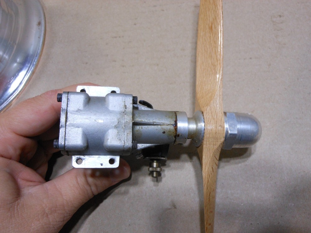 K & B 40 RC Airplane Engine Perry Carb Top Flite Prop - Untested