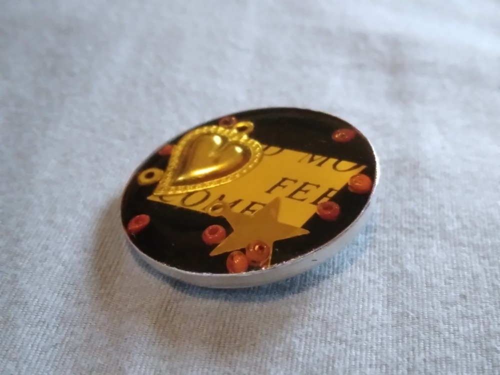 4 Vintage Junque Deco Plastic On Metal Buttons.