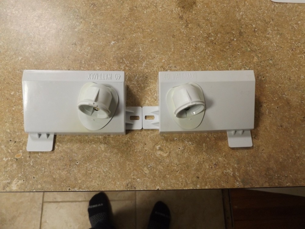 WR02X12283 REFRIGERATOR LAMP SOCKET & REFLECTOR ASSEMBLY MIDDLE
