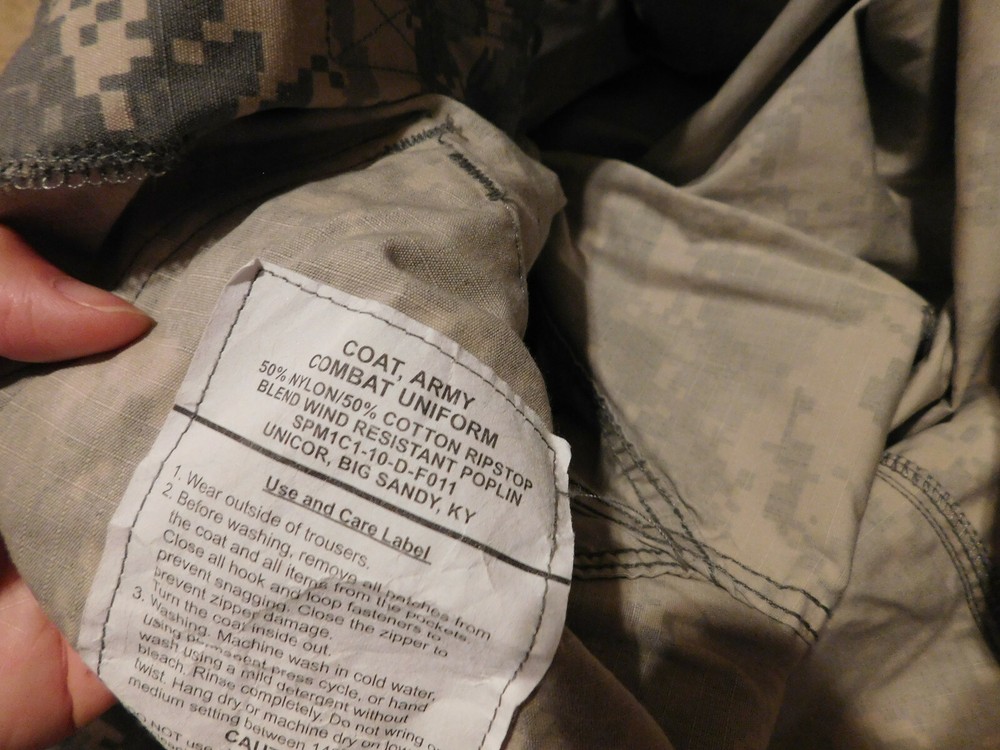 US MILITARY ARMY ACU TOP COAT SIZE MEDIUM-REGULAR