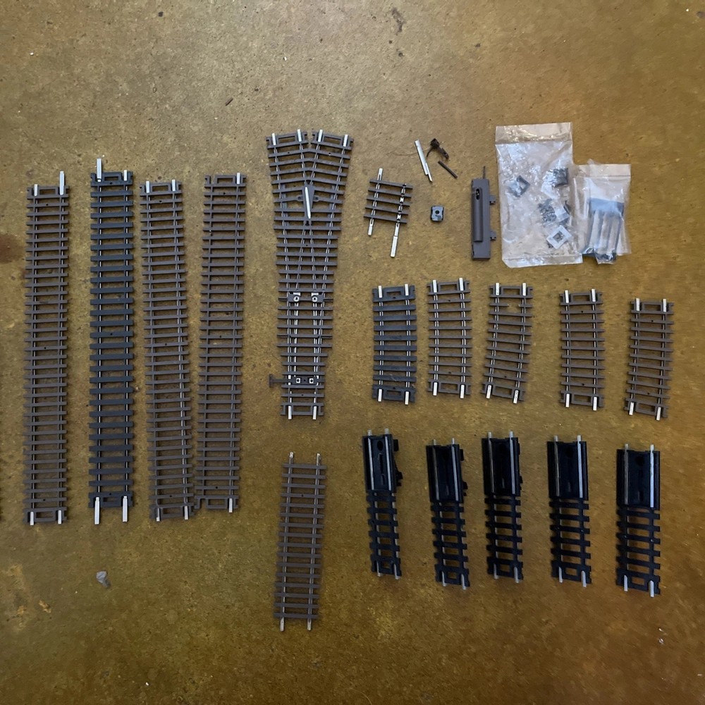 HO Tracks Couplers Assorted Bits