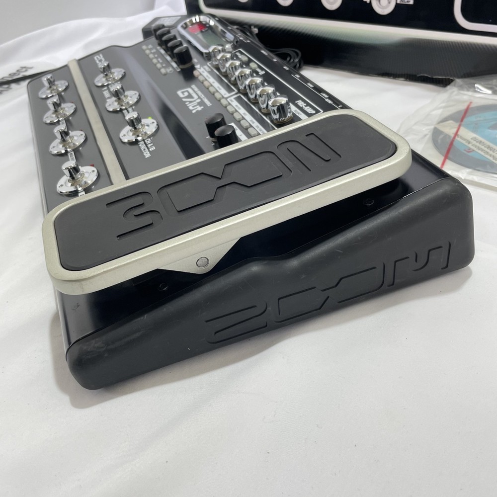 ZOOM G7.1ut Guitar Effects Pedals Console Multi Processor with Box andAdapter