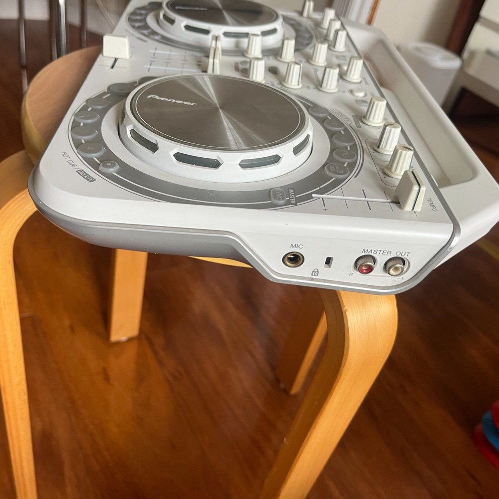 Pioneer DDJ - WeGo2-w DJ Controller (White)