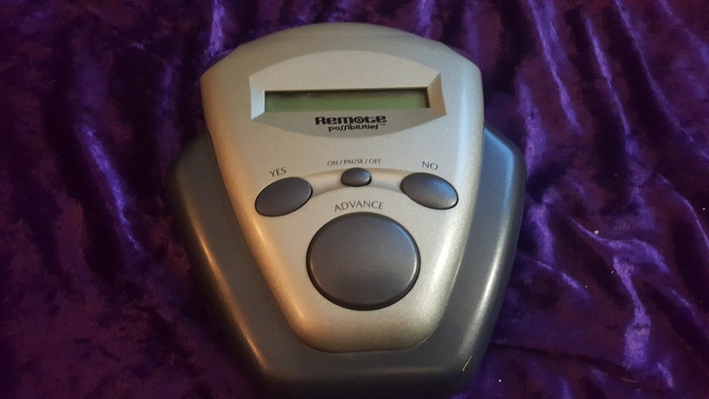 REMOTE POSSIBILITIES Electronic Trivia Game Hasbro 2002 DEVICE - WORKING w SOUND