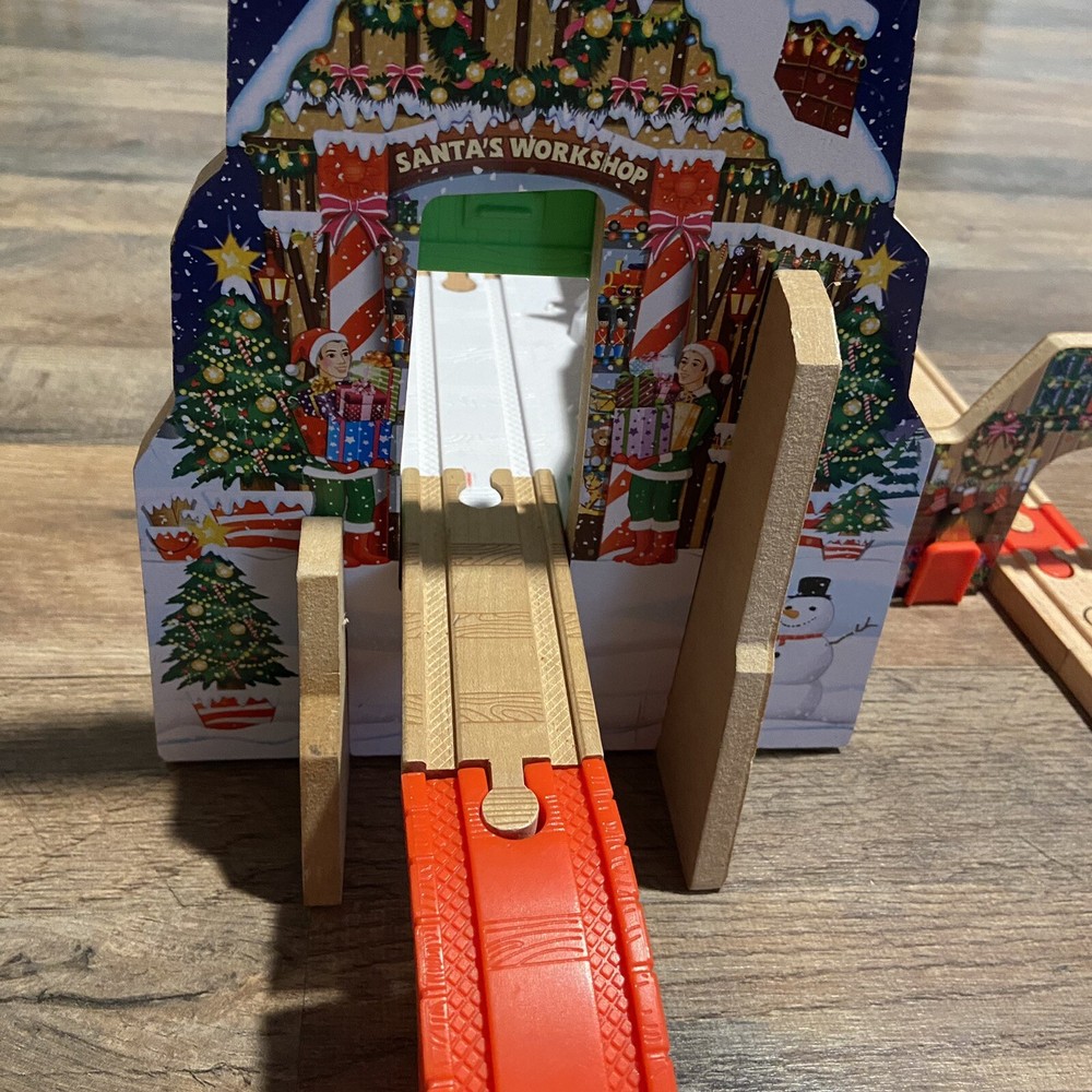 Santa's Workshop express Thomas the Train christmas set - Read