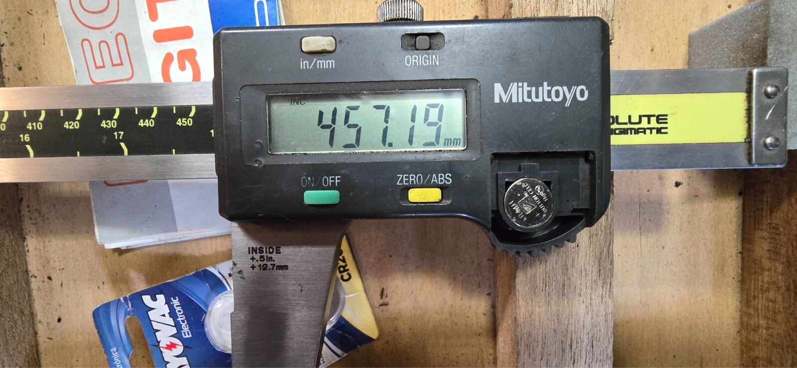 Mitutoyo ABSOLUTE Digimatic Nib Jaw Caliper 0-18" / 0-450mm 550-223-10