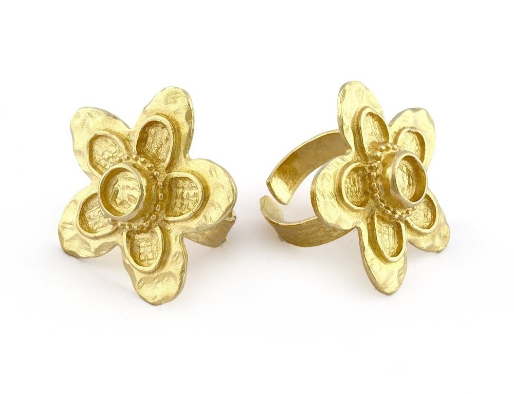 Daisy Flower Ring , Adjustable , Round Blank Bezel Setting - Raw Brass 5351