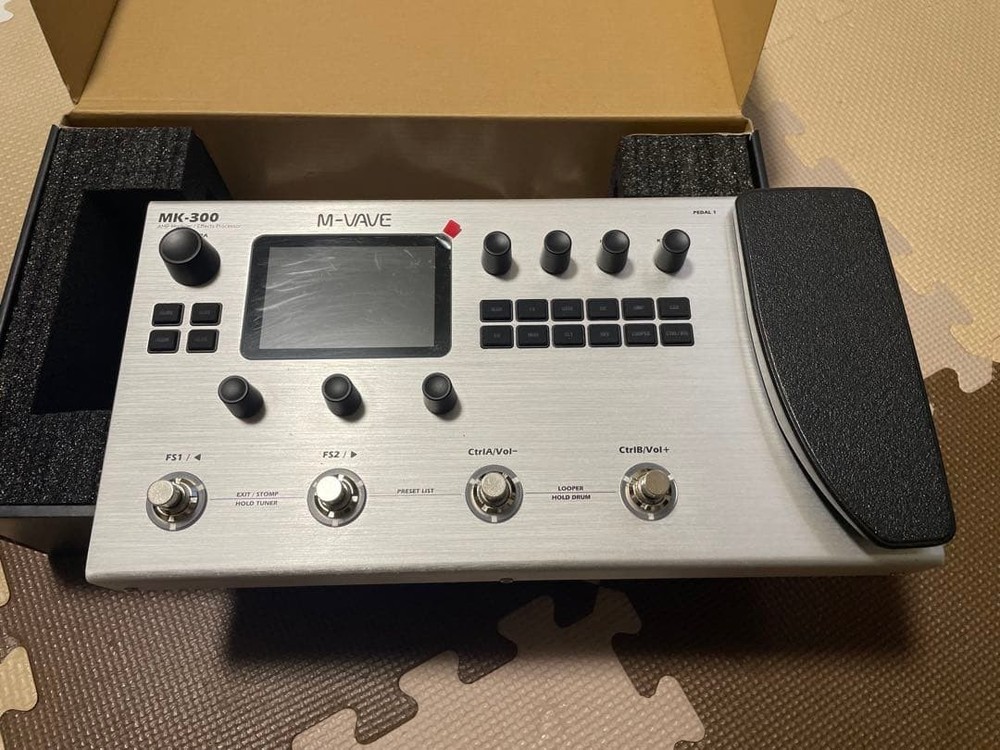 M-WAVE MK-300 Amp Modeler/Effects Processor