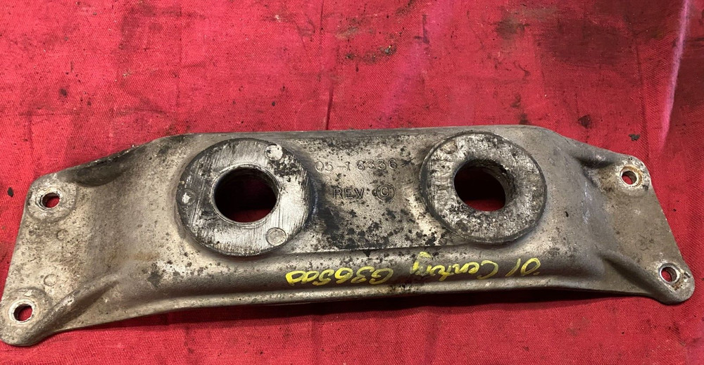01 FREIGHTLINER CAT MOTOR ENGINE MOUNT BRACKET  SUPPORT 103328 FRONT  05-16336