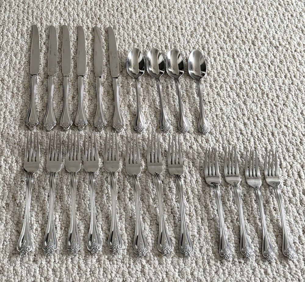 Oneida Boutonniere Mixed Flatware 22 pc Set