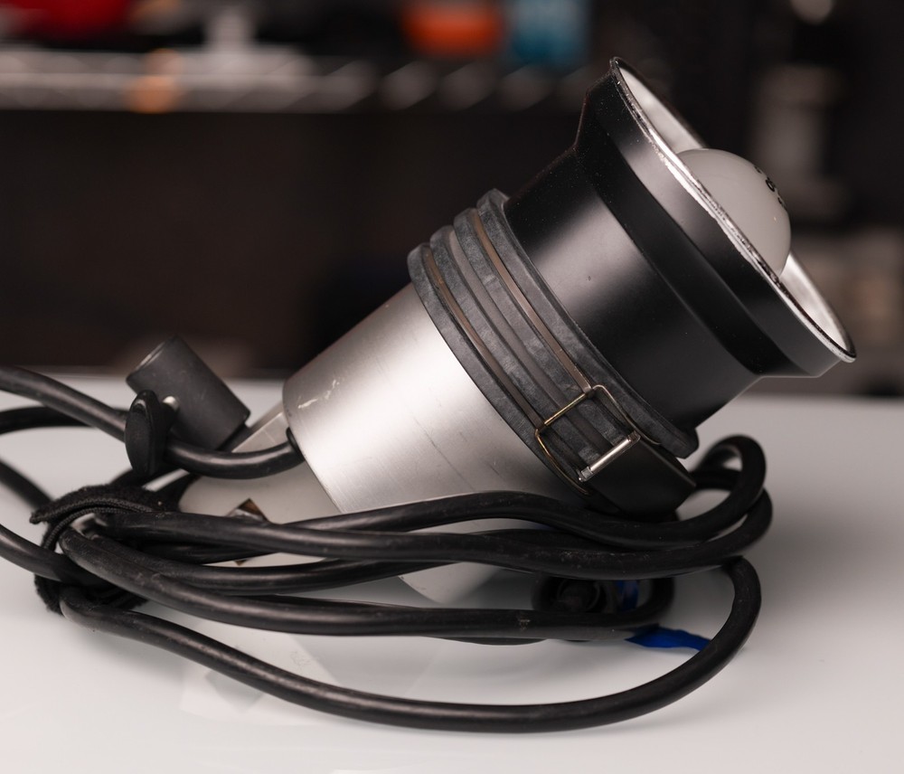 Profoto flash head (600 w/s capable)