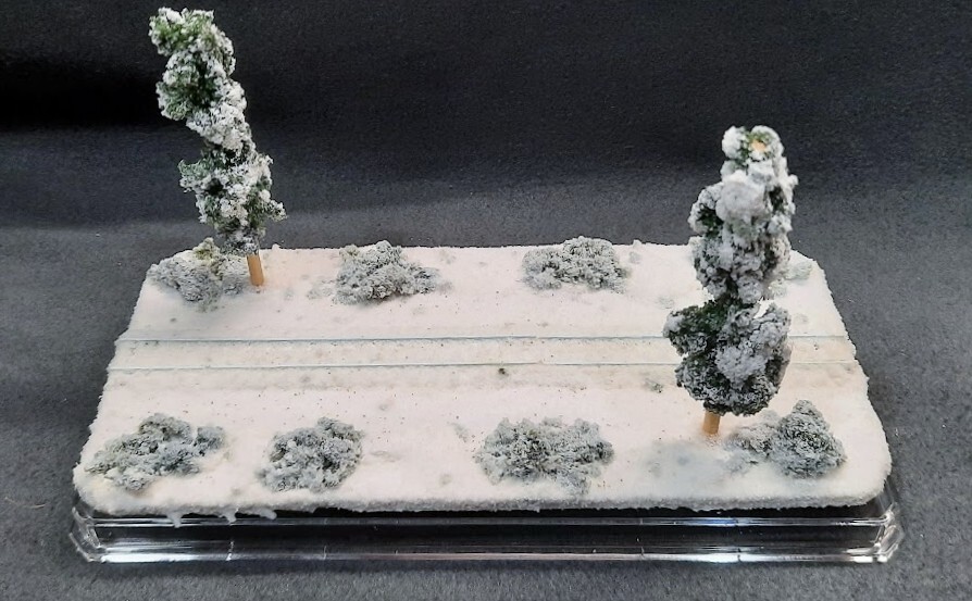 HOn3 SCALE 9" SINGLE TRACK DISPLAY CASE - WINTER SCENE- FOR ANY HOn3 TRAIN