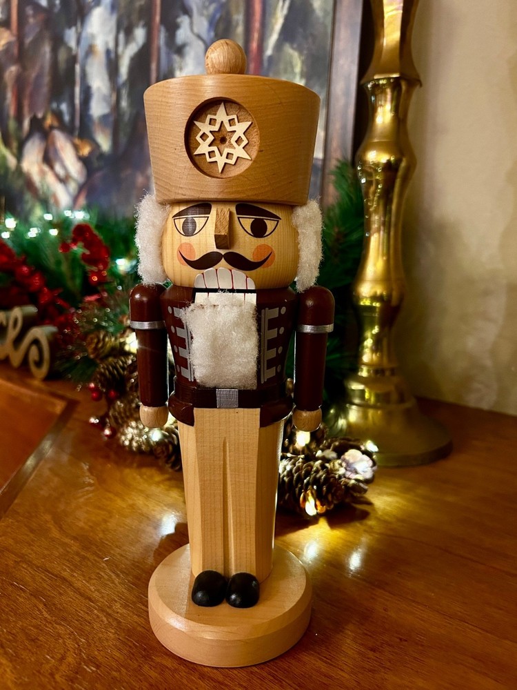 Authentic Erzgebirgische Volkskunst Nutcracker