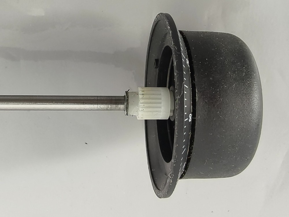 Nikon Eclipse E400 Microscope Fine Focus Pinion Knobs Axle