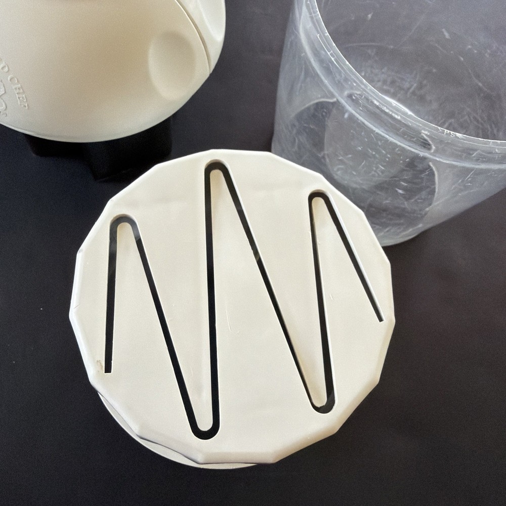Pampered Chef #2585 Push Function Food Chopper White no Bottom Lid