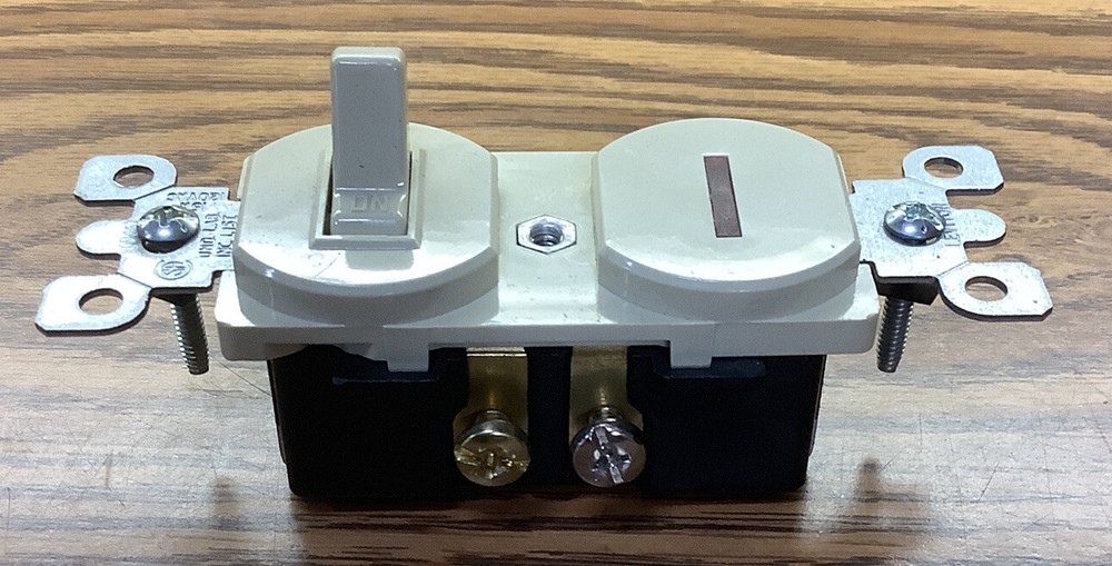 NOB Leviton Ivory Commercial Toggle Wall Switch 5226-I (Missing Instructions)