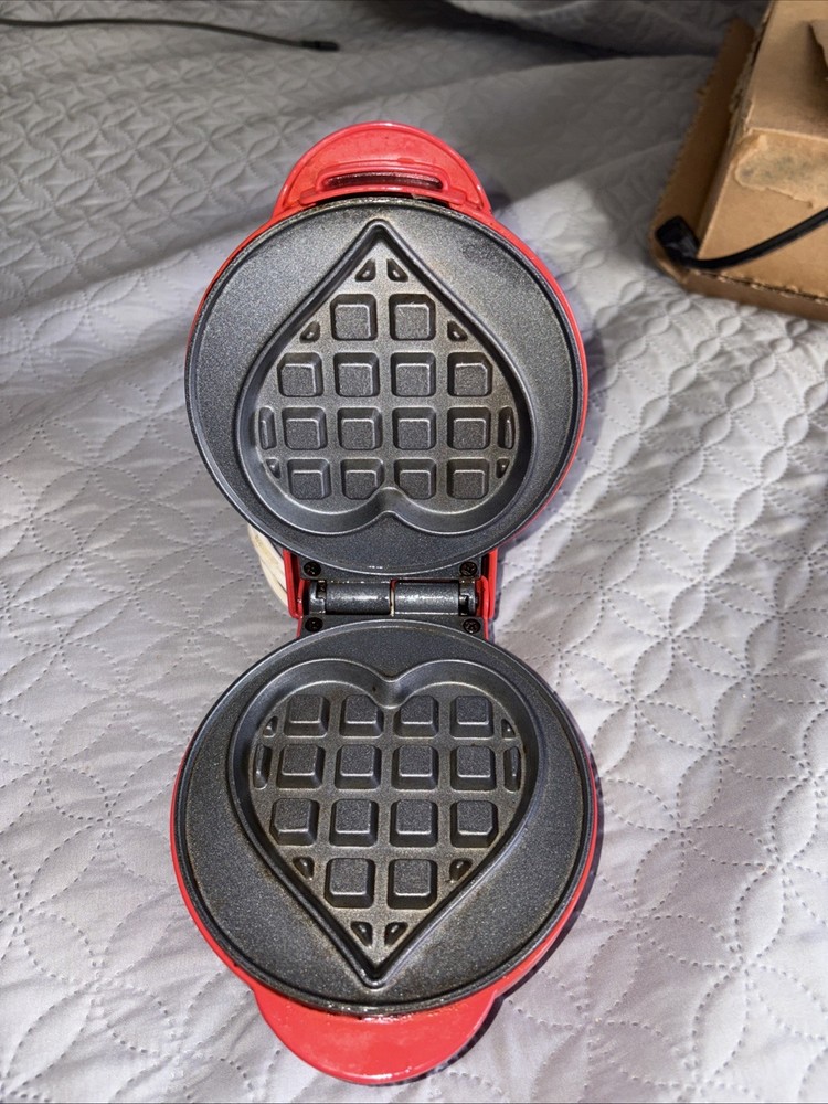 Nostalgia MyMini Waffle Maker Red Tested, Works