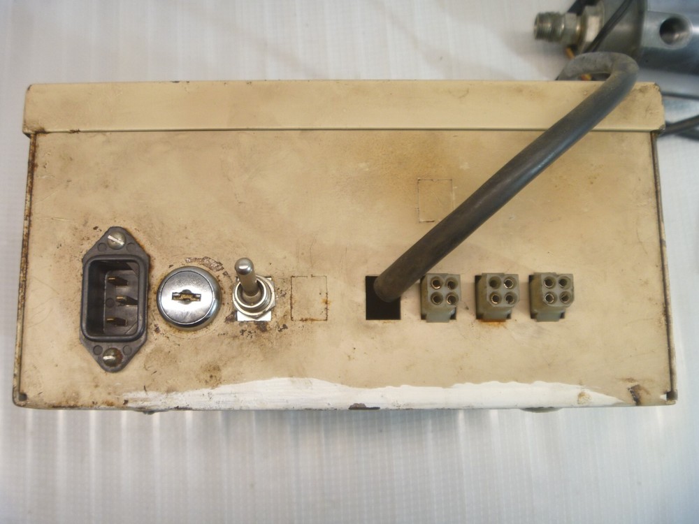 GROVER FLUID CONTROL CONSOLE 7540 DISTRIBUTION VALVES, SOLENOID AS IS