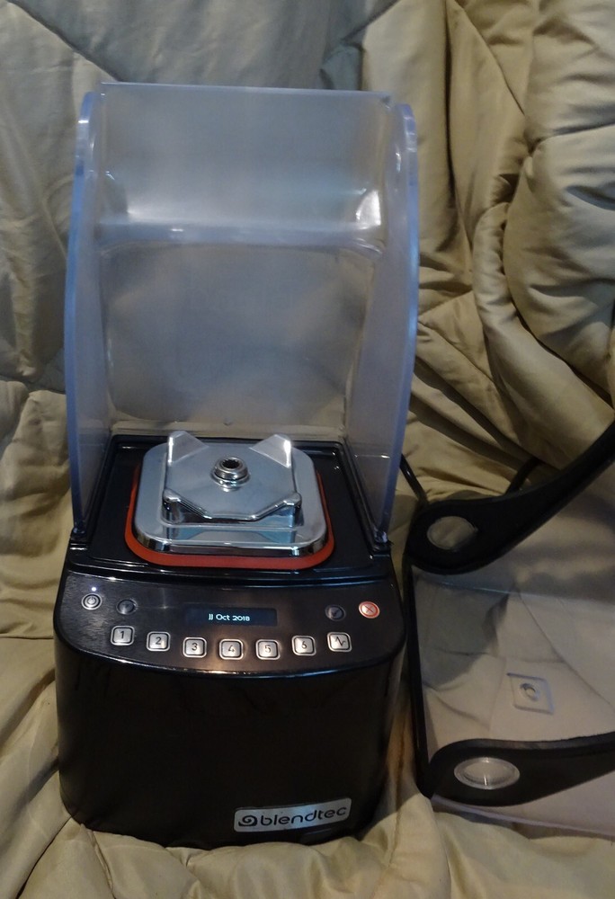 Blendtec Stealth 885 Black CQB1 Quiet Commercial Blender USB Programable