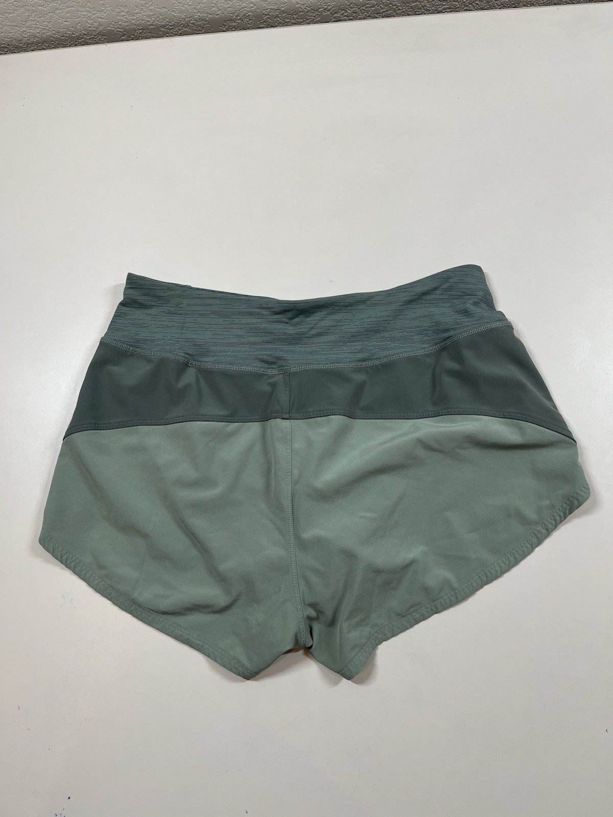 Green Outdoor Voices Athletic Gym Training Shorts Women's Size M Medium