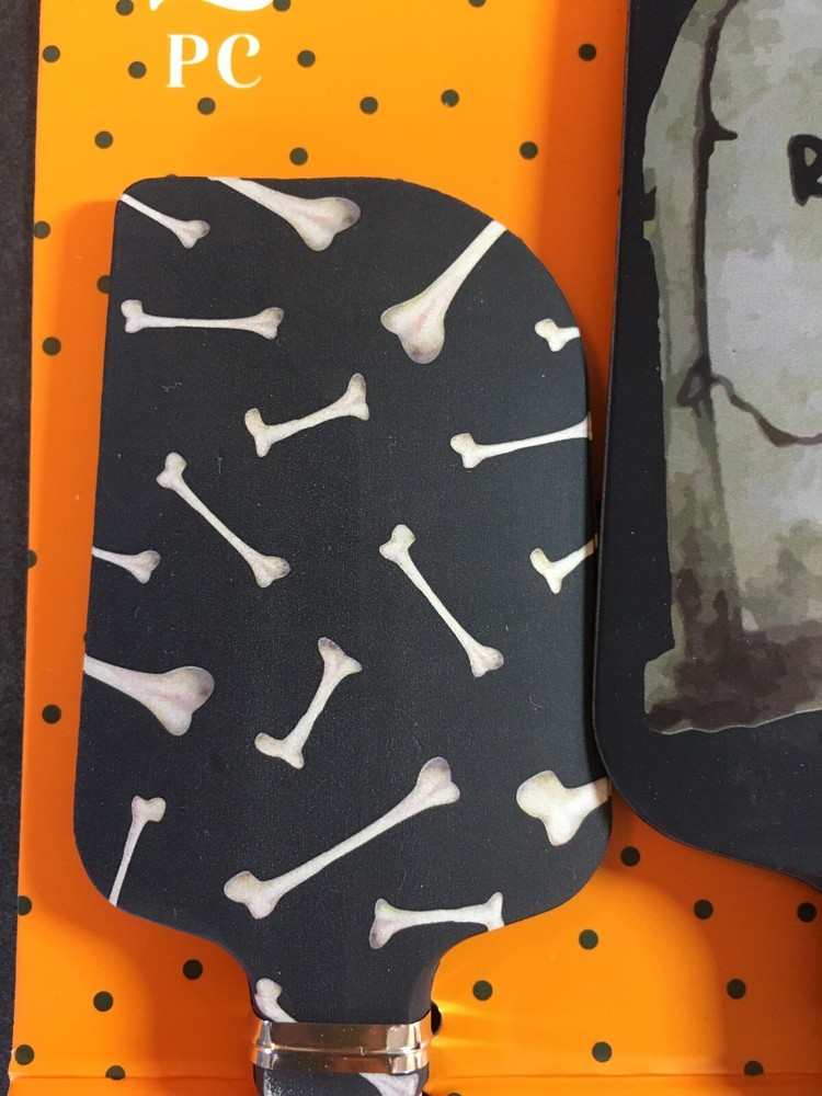 2 HALLOWEEN RIP TOMBSTONE WITH SKELETON SILICONE SPATULAS BONES GRAVEYARD