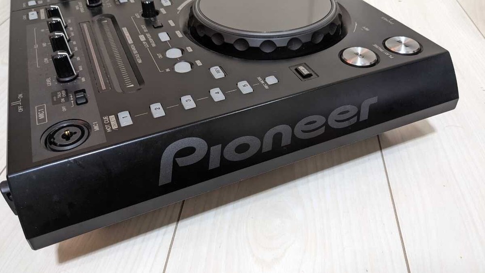 PIONEER DDJ-S1 DJ CONTROLLER Professional operability for Serato DJ Pro software