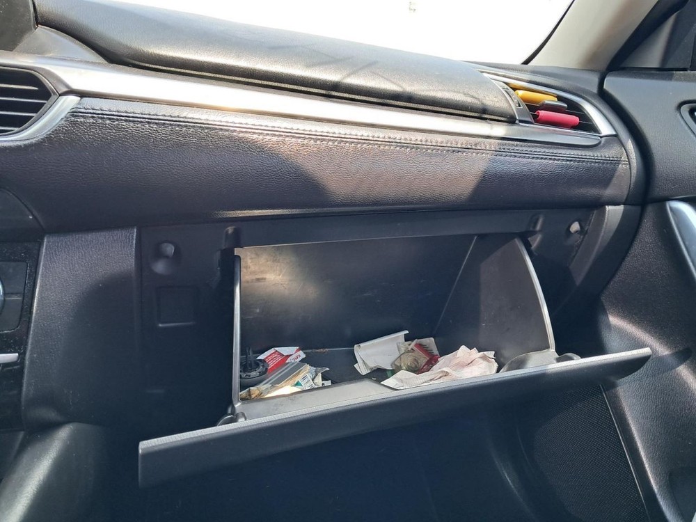 6         2016 Glove Box 4777753