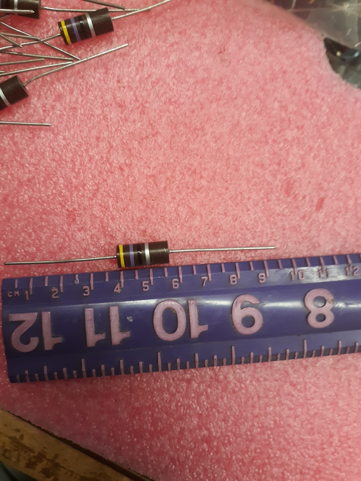 47 Ohm 2 WATT 10 TO 15 % CARBON COMPOSITION RESISTOR - NOS -