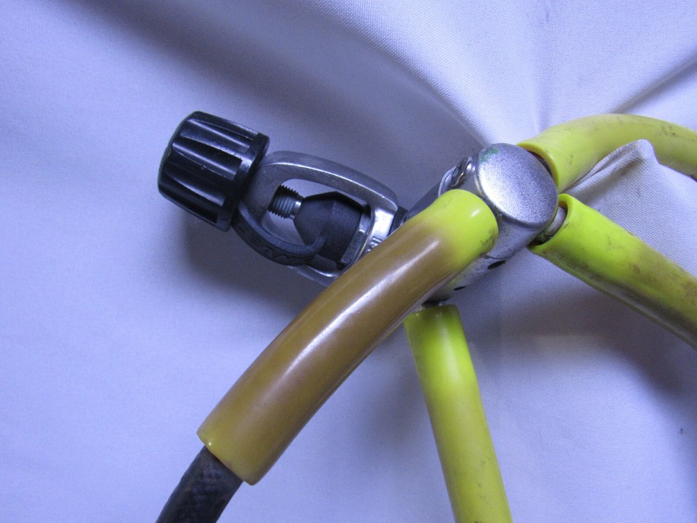 oceanic octopus glo DATA PLUS dive computer , regulators