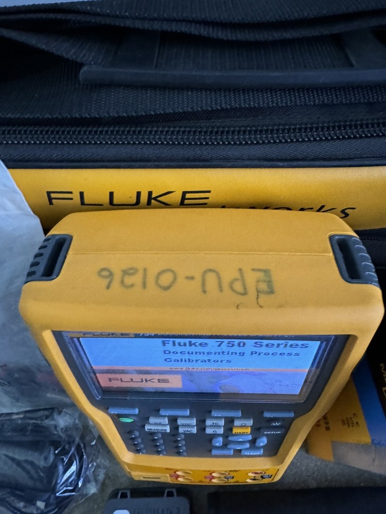 Fluke 754 Documenting Process Calibrator W / NEW TLK287 LEADS & EXTRA BATTERY