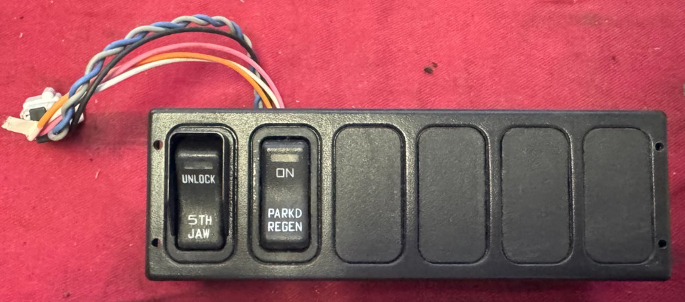 International PROSTAR SWITCH PANEL Dash Panel - Used | P/N 3575432C5 32289-101