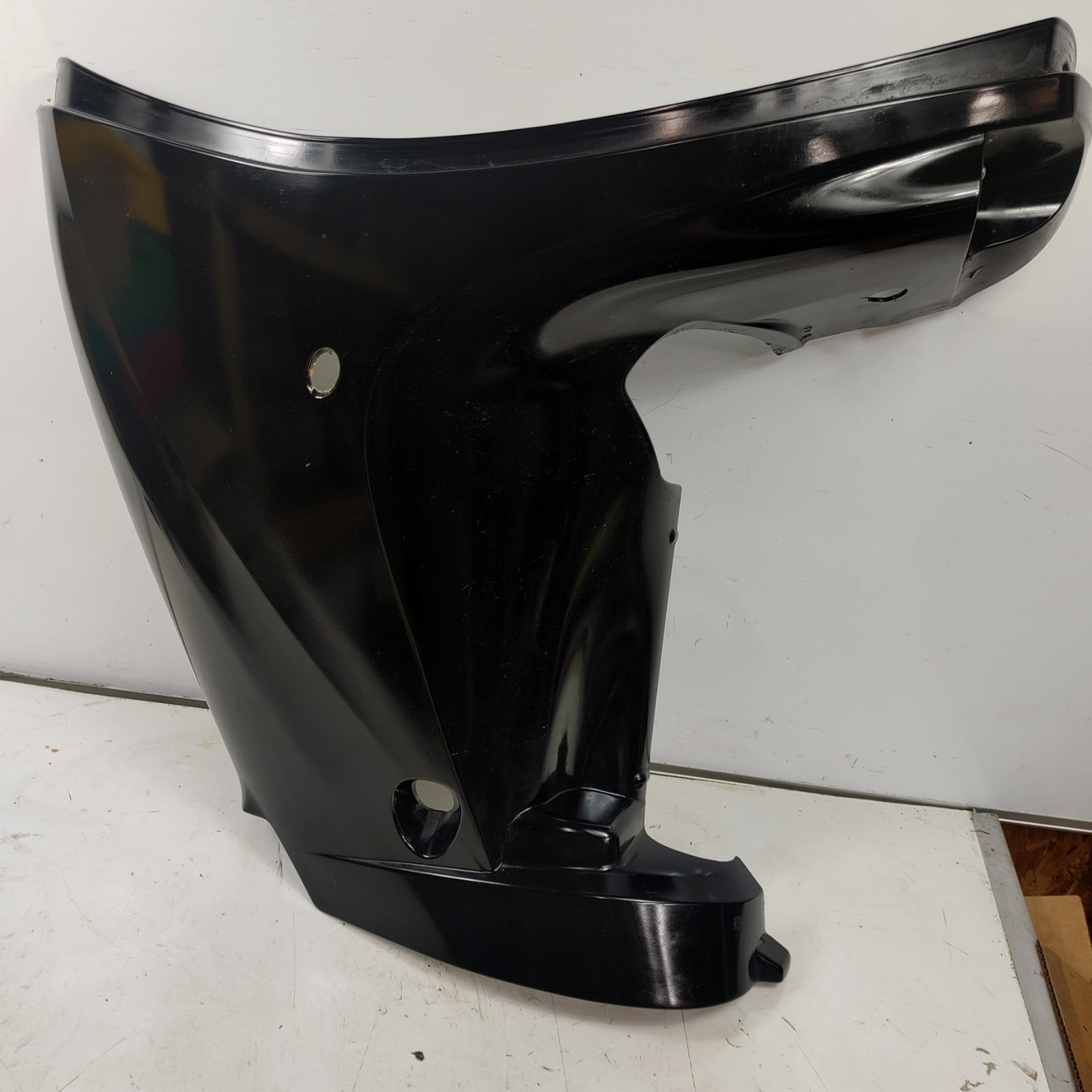 Mercury Fourstroke 150 HP Starboard Side Chap Lower Bottom Cowling 8M0057756