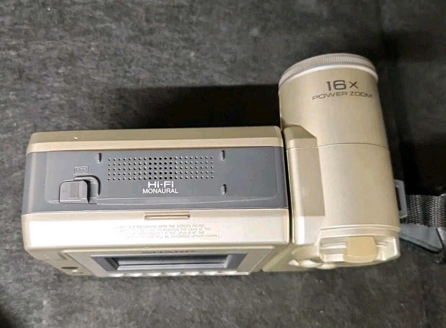 Sharp VL-A10 Viewcam 8 Camcorder With Extras TESTED