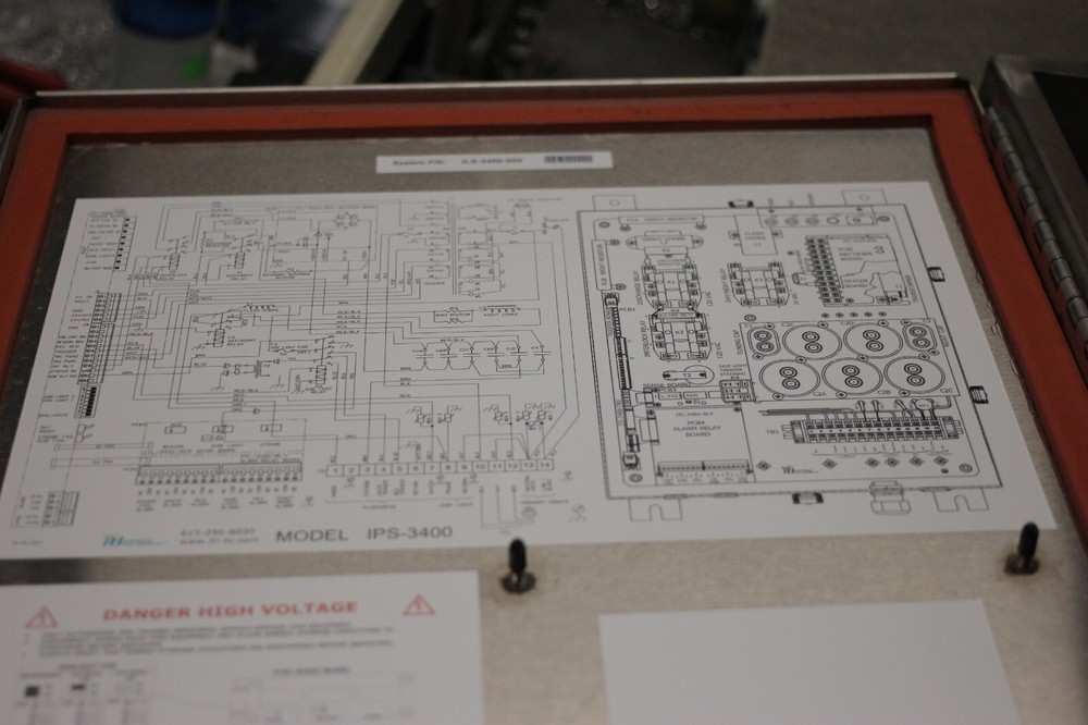 ILS-3400 Medium Intensity Dual Lighting Control box -- Parts -- missing CAPS