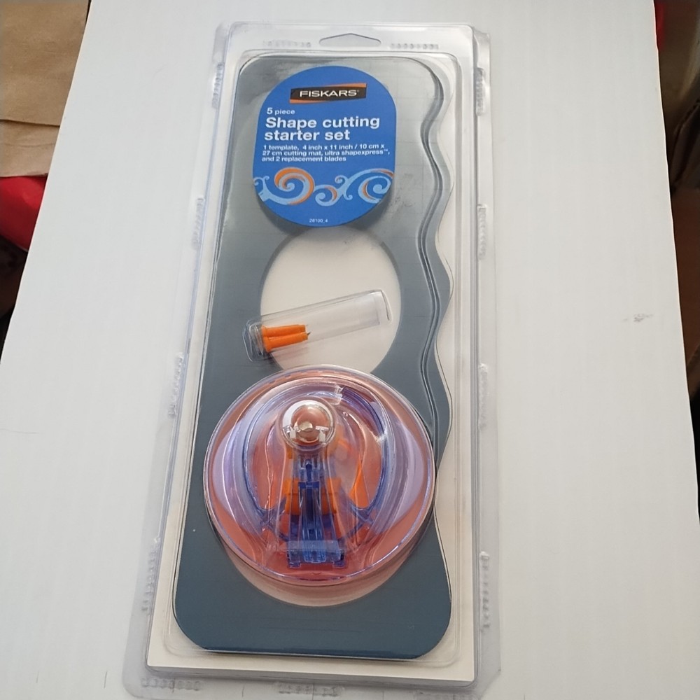 New Fiskars 5 Piece Shape Cutting Starter Set