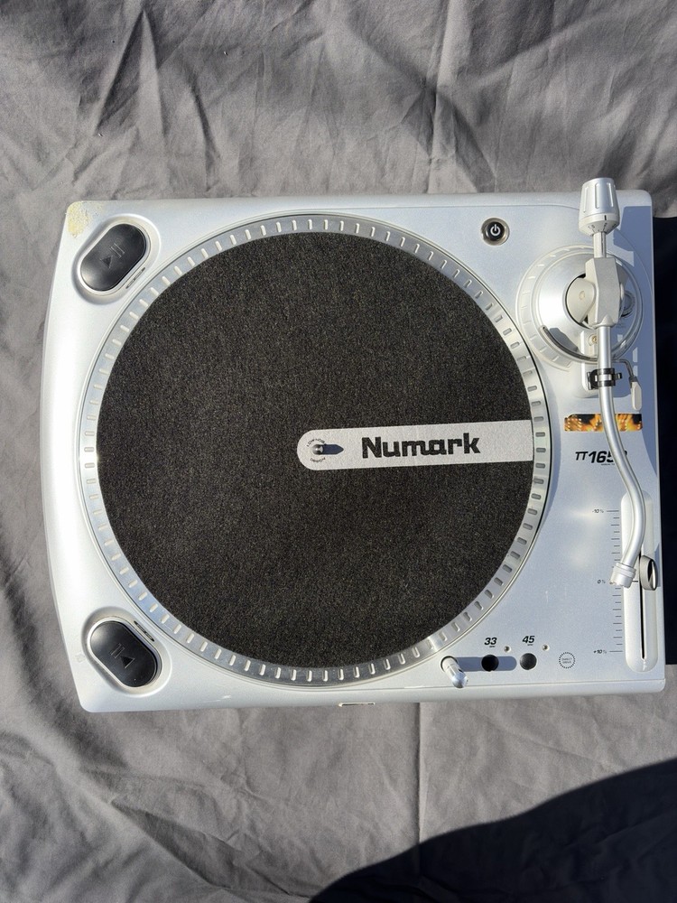 Numark TT1650 professional turntable.