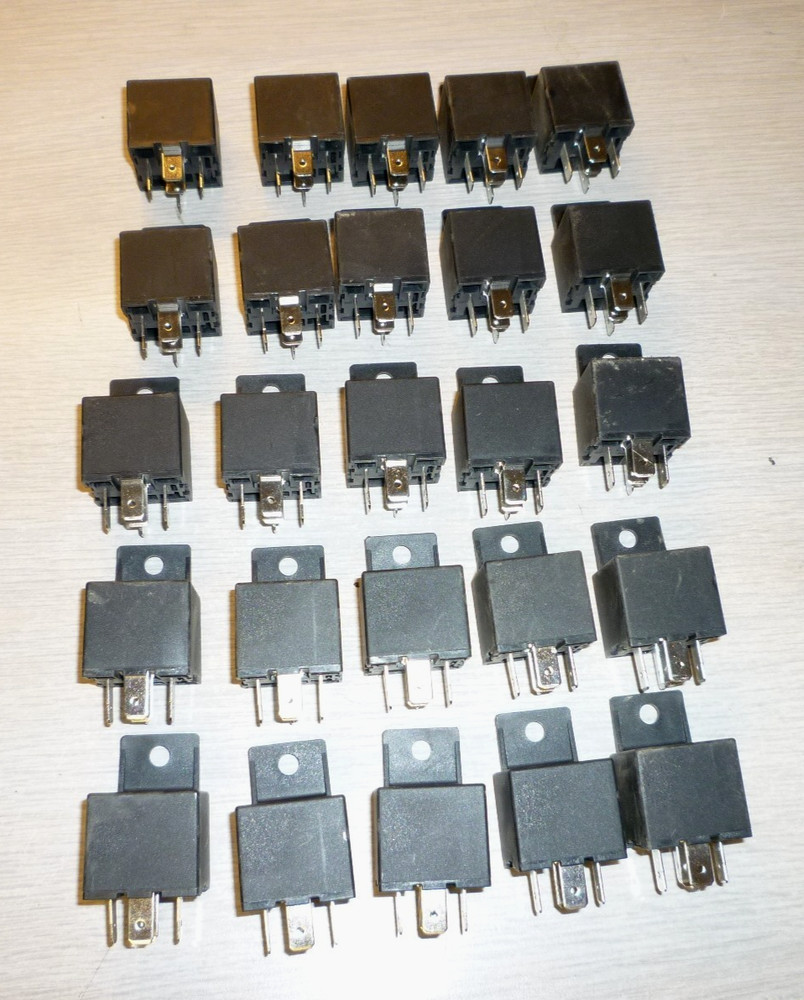 25 - MAGICAR -FIRSTECH COMPUSTAR STHR-110P -12F / 12V - 40A SPDT RELAY MODULE