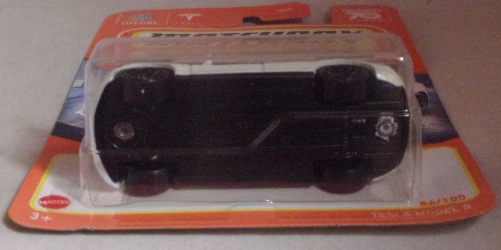 KKar Matchbox - 2022/23 Basic - 86/100 * Tesla Model S - White
