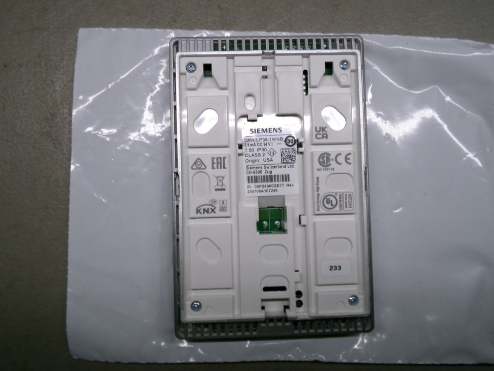 SIEMENS QMX3.P34-1WNB TEMPERATURE SENSOR WITH DISPLAY