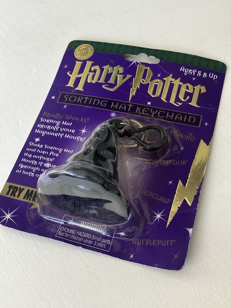 Rare 2000 HARRY POTTER Sorting Hat Keychain in original packaging. Warner Bros