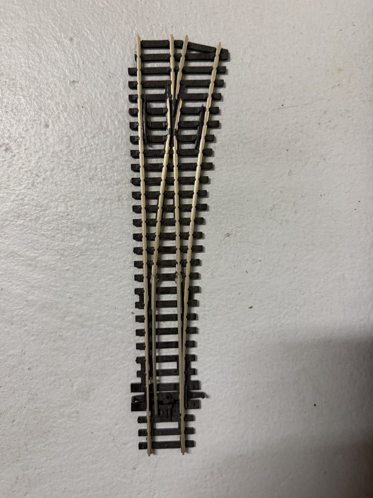 Various HO scale Peco Switches - Code 100