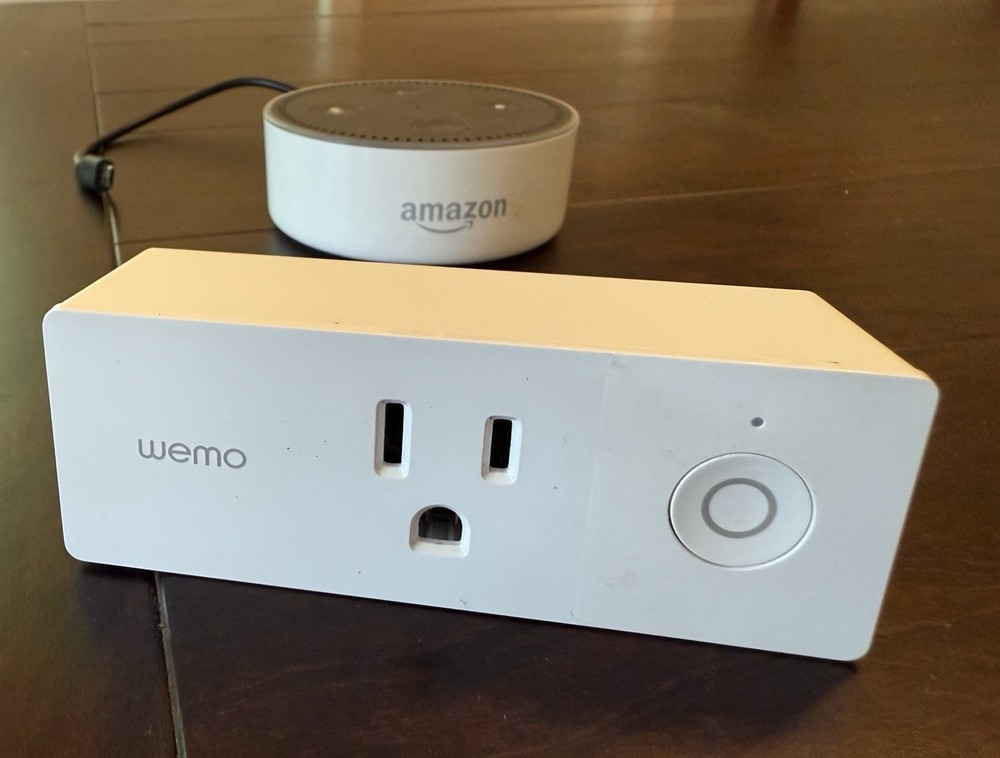 WeMo Mini Smart Plug WiFi Enabled with Alexa & Amazon Echo Dot 2nd Generation