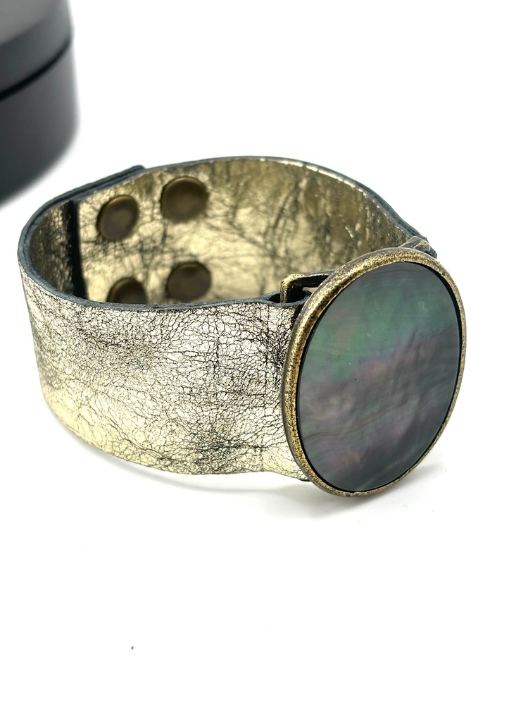Oval Cabochon Leather Bracelet