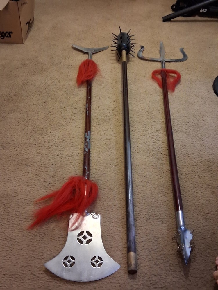 Shaolin monk practice weapons