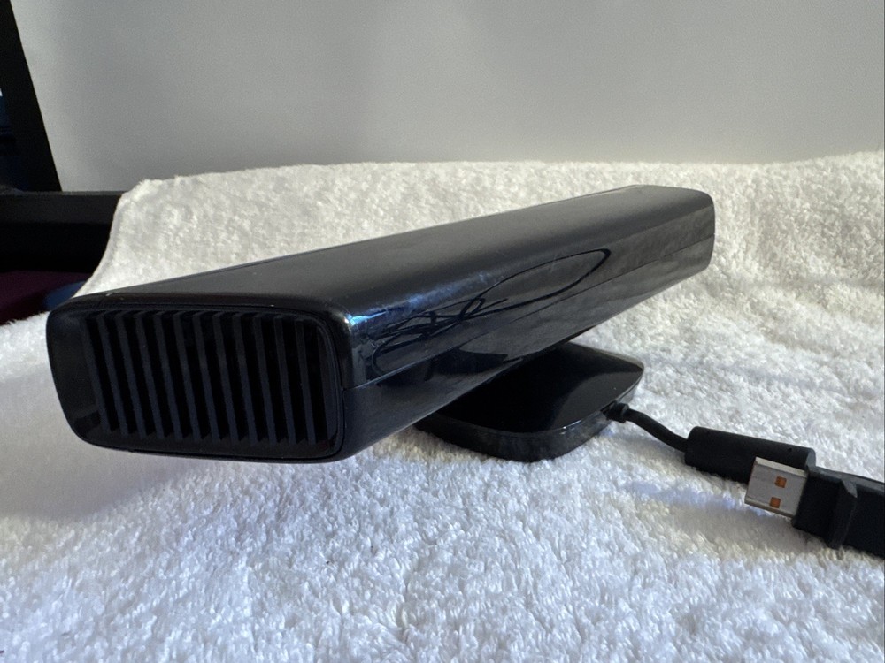 Microsoft 1414 Xbox 360 Kinect Sensor Bar Only Black With USB Cord