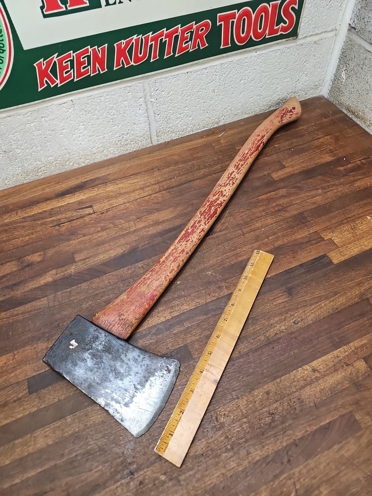 R32- 2 lb 15 oz Boys Axe USER unmarked - PLUMB?